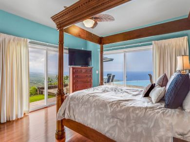 Spacious King Bed Room with TV